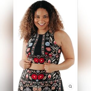 Yoga Democracy Size XL Free Range Sports Bra Open Back 21" Capri Leggings Pants